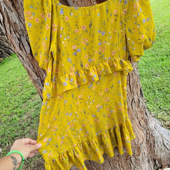 Chelsea & Violet | Small | Yellow Dress - Picture 5 of 7